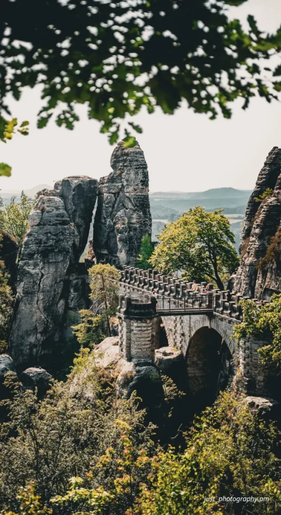 basteibrücke mit besuchern